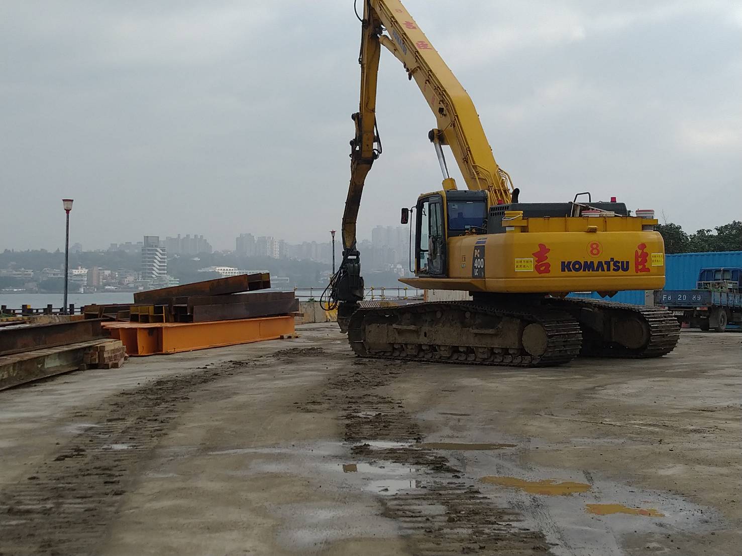 八里端鋼便橋型鋼打設