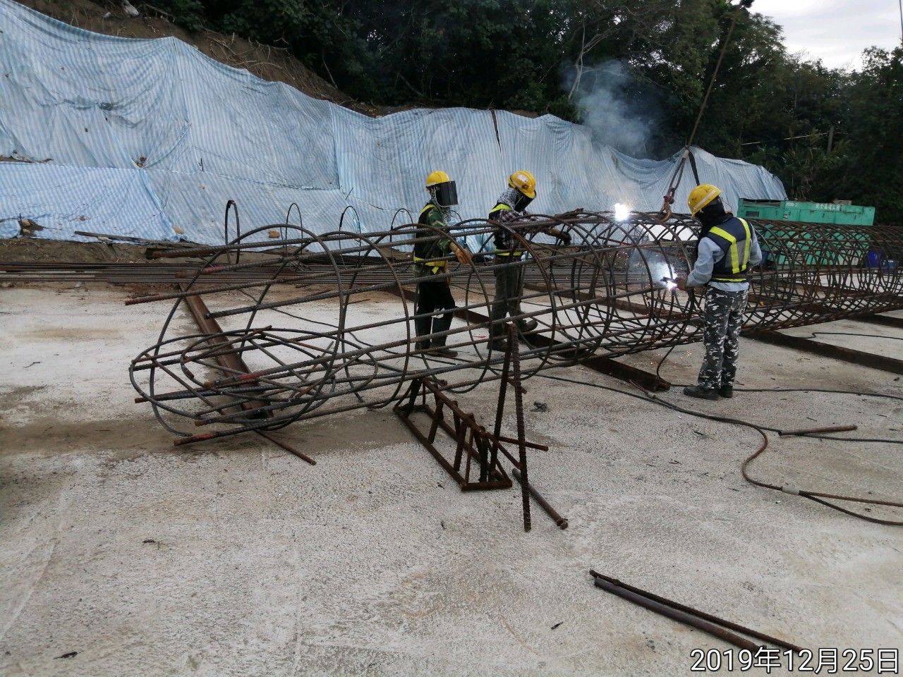 八里端基樁鋼筋籠製作