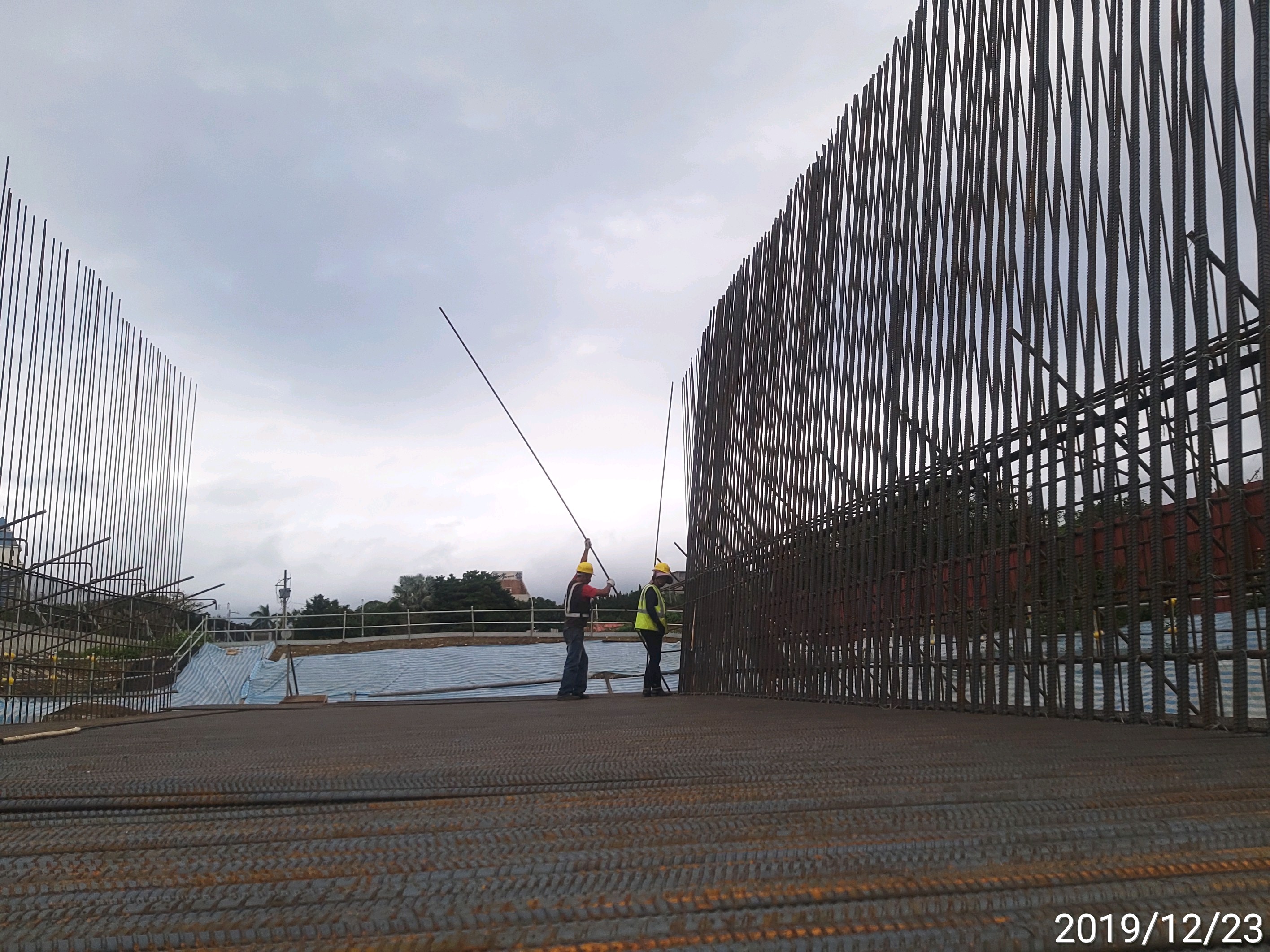 淡水端擋土牆基礎版鋼筋綁紮