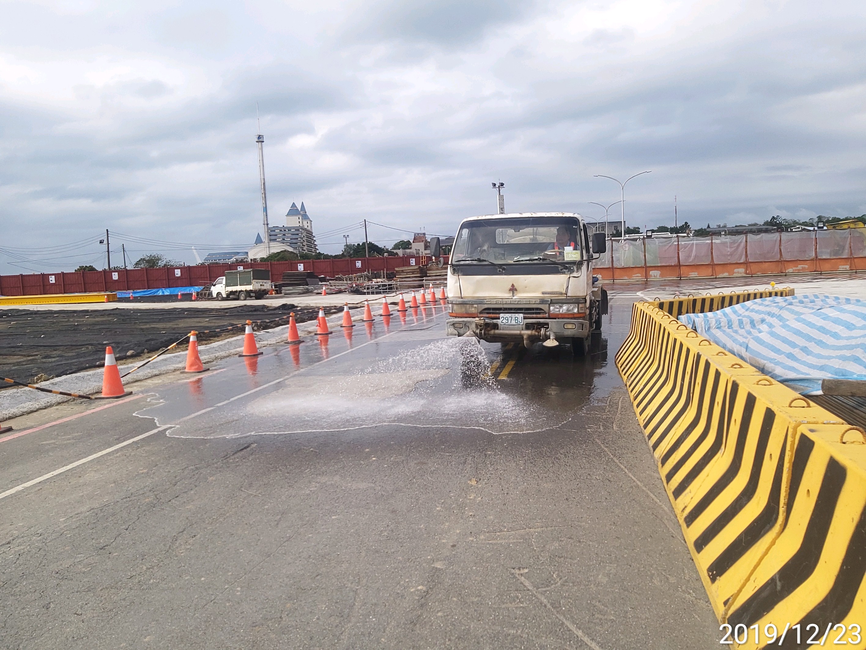 工區不定時進行灑水作業