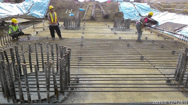 淡水端擋土牆基礎版之底層鋼筋綁紮