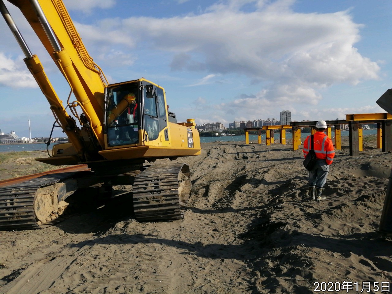 八里端鋼便橋施作