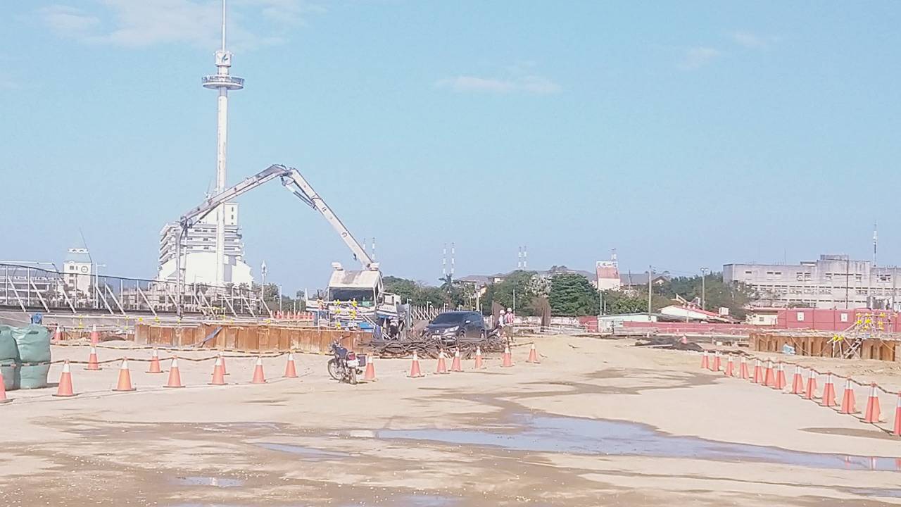 淡水端RR3P2基礎底板PC混凝土澆置施作.