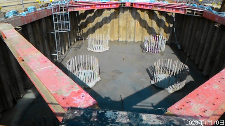 淡水端橋墩基礎底板PC混凝土澆置完成情況.