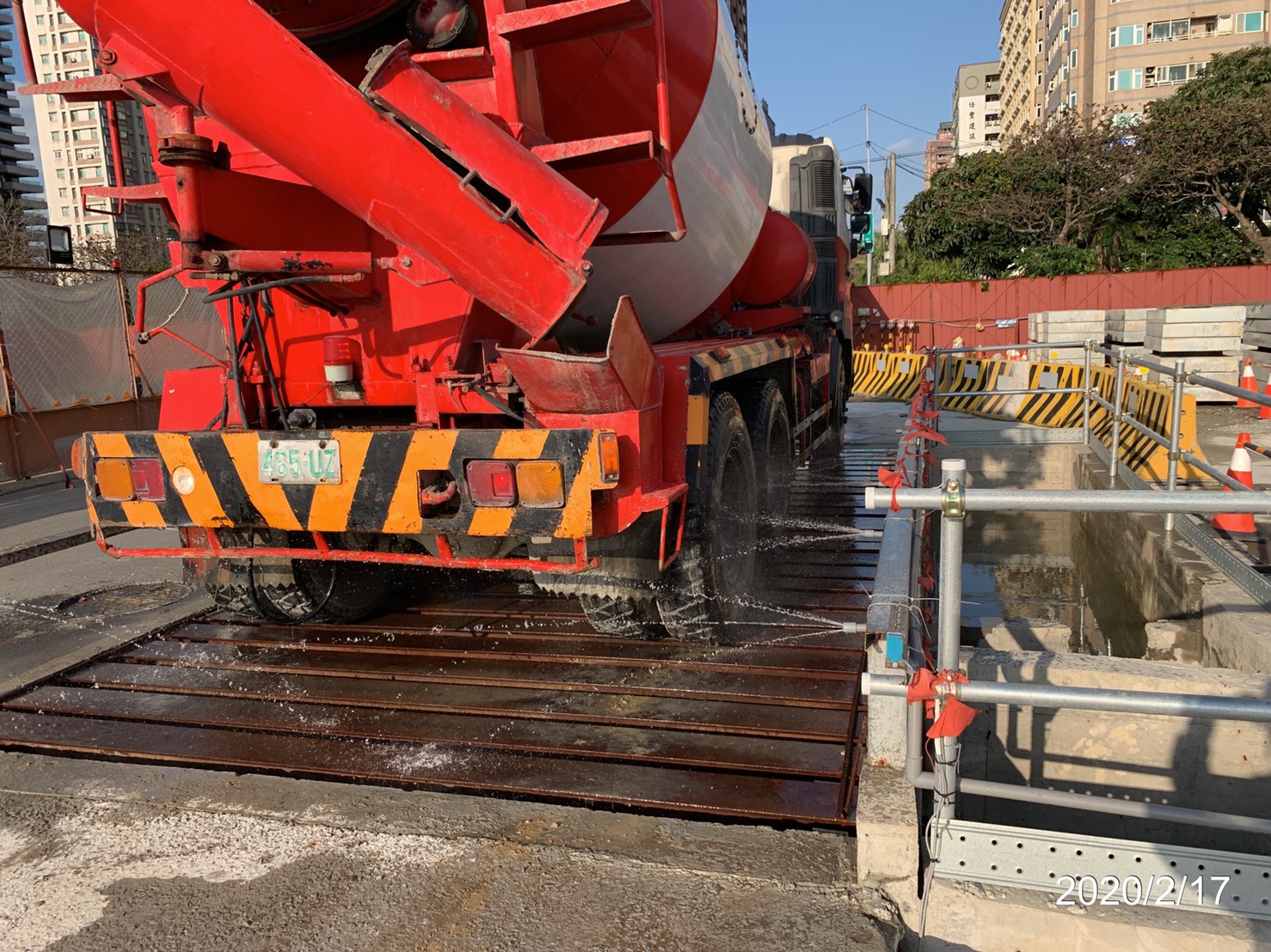 工區車輛清洗後方放行