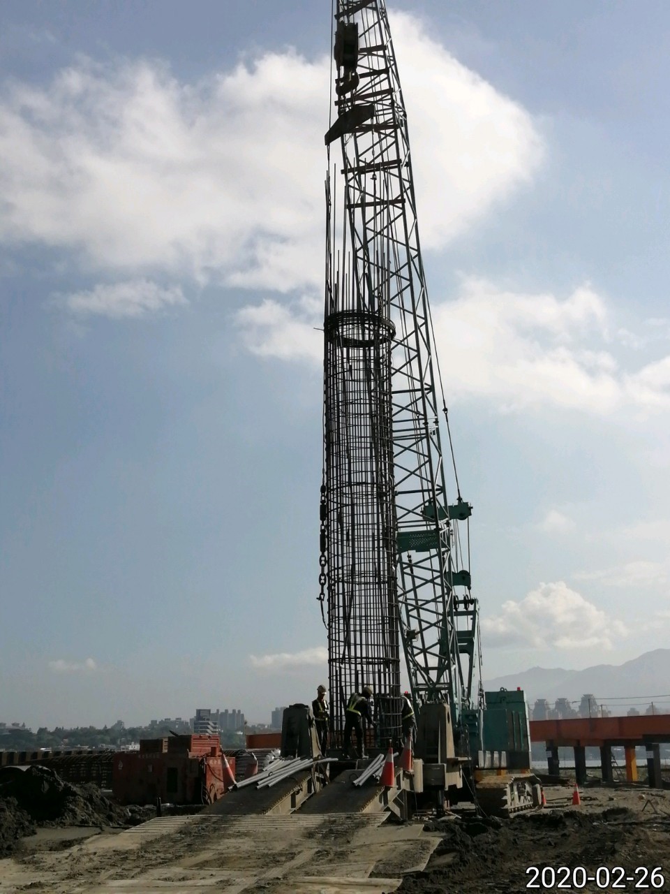 八里端基樁鋼筋籠吊放