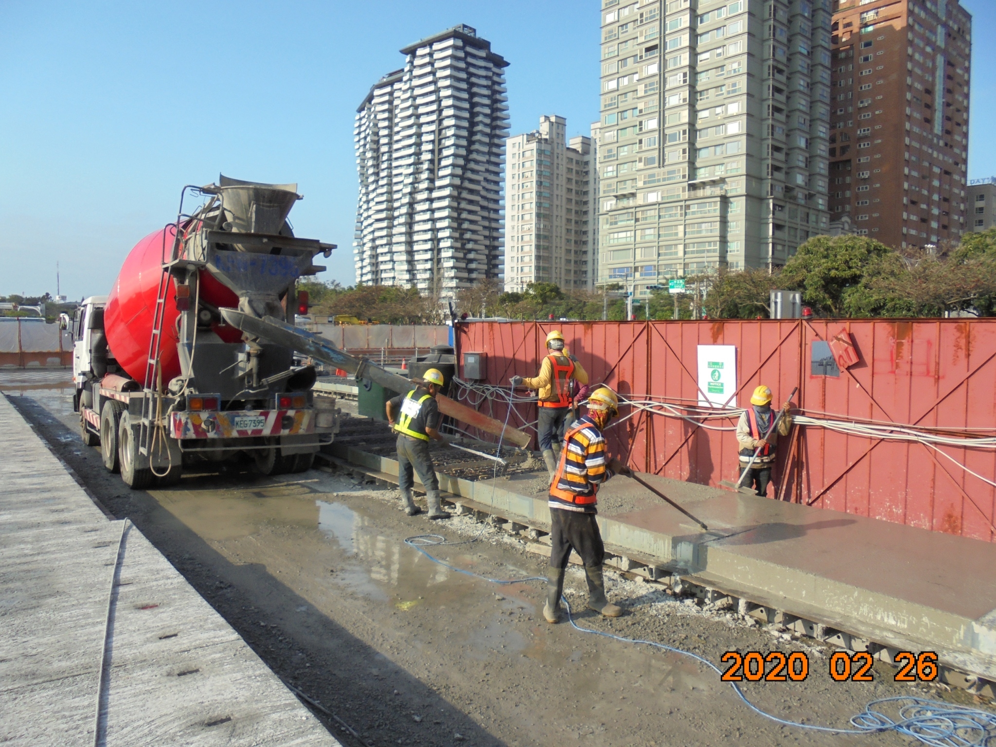 淡水端混凝土複合式覆蓋板混凝土澆置