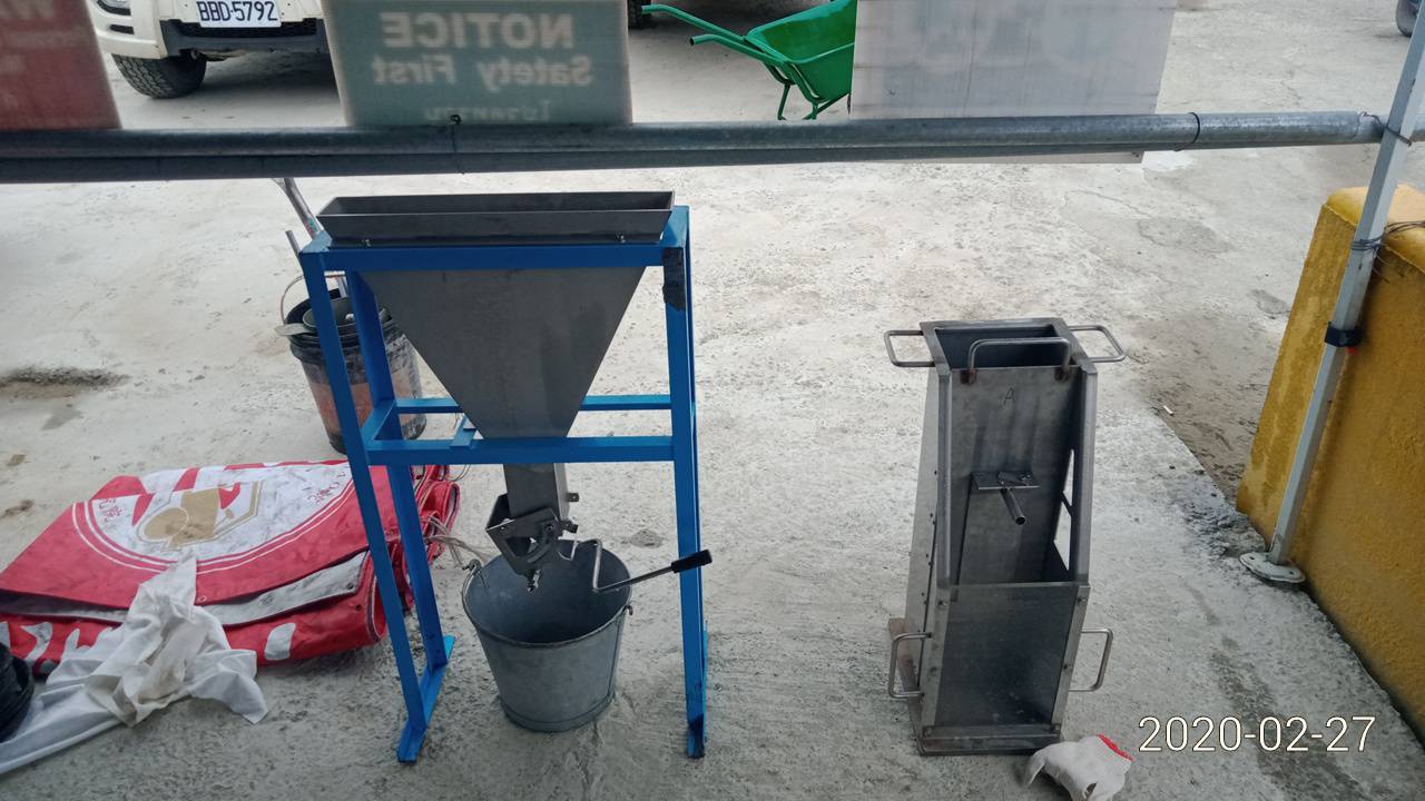 淡水端現場SCC自充填混凝土坍度試驗.