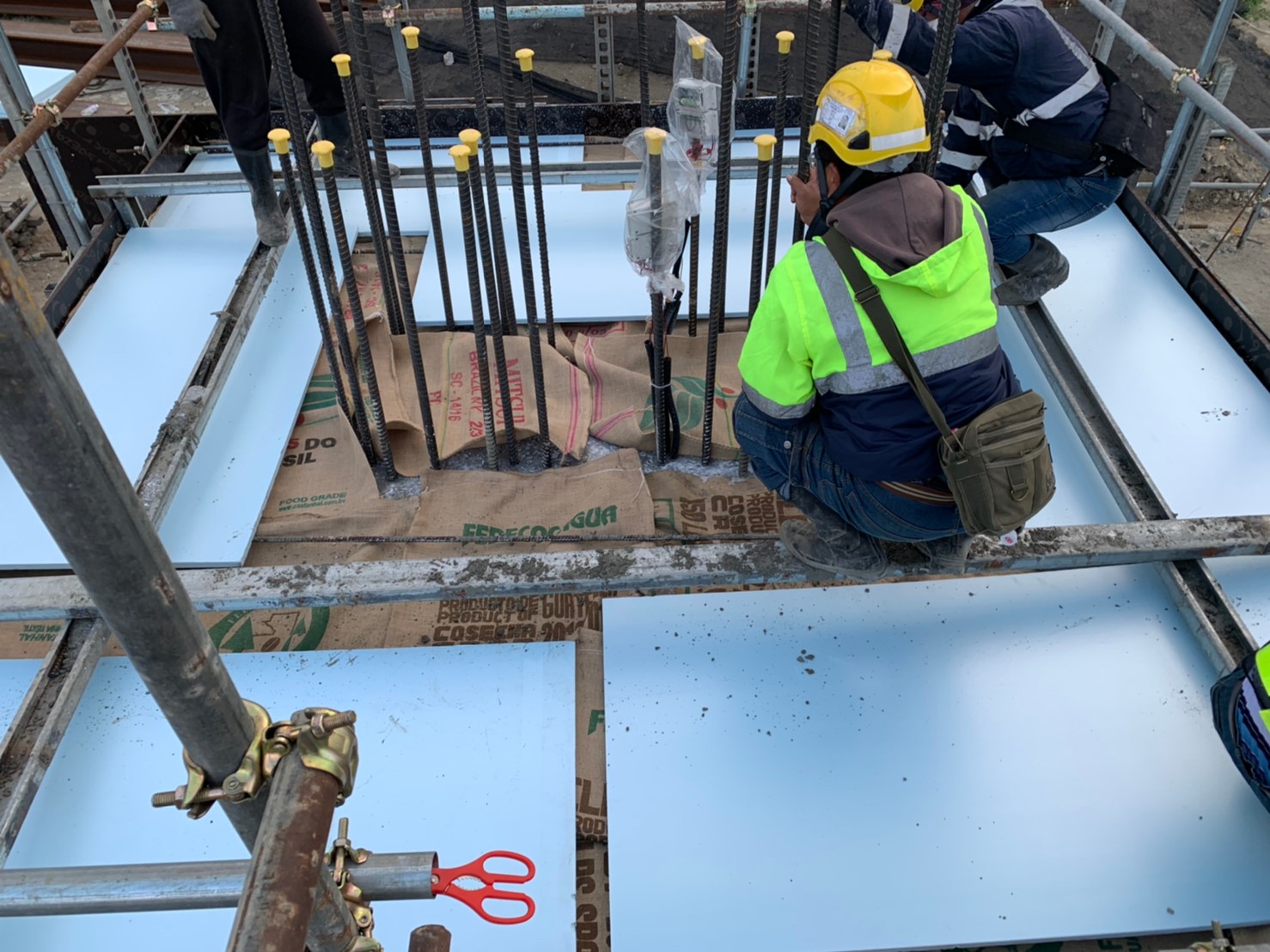 橋墩基礎樣品(MOCK-UP)混凝土養護.