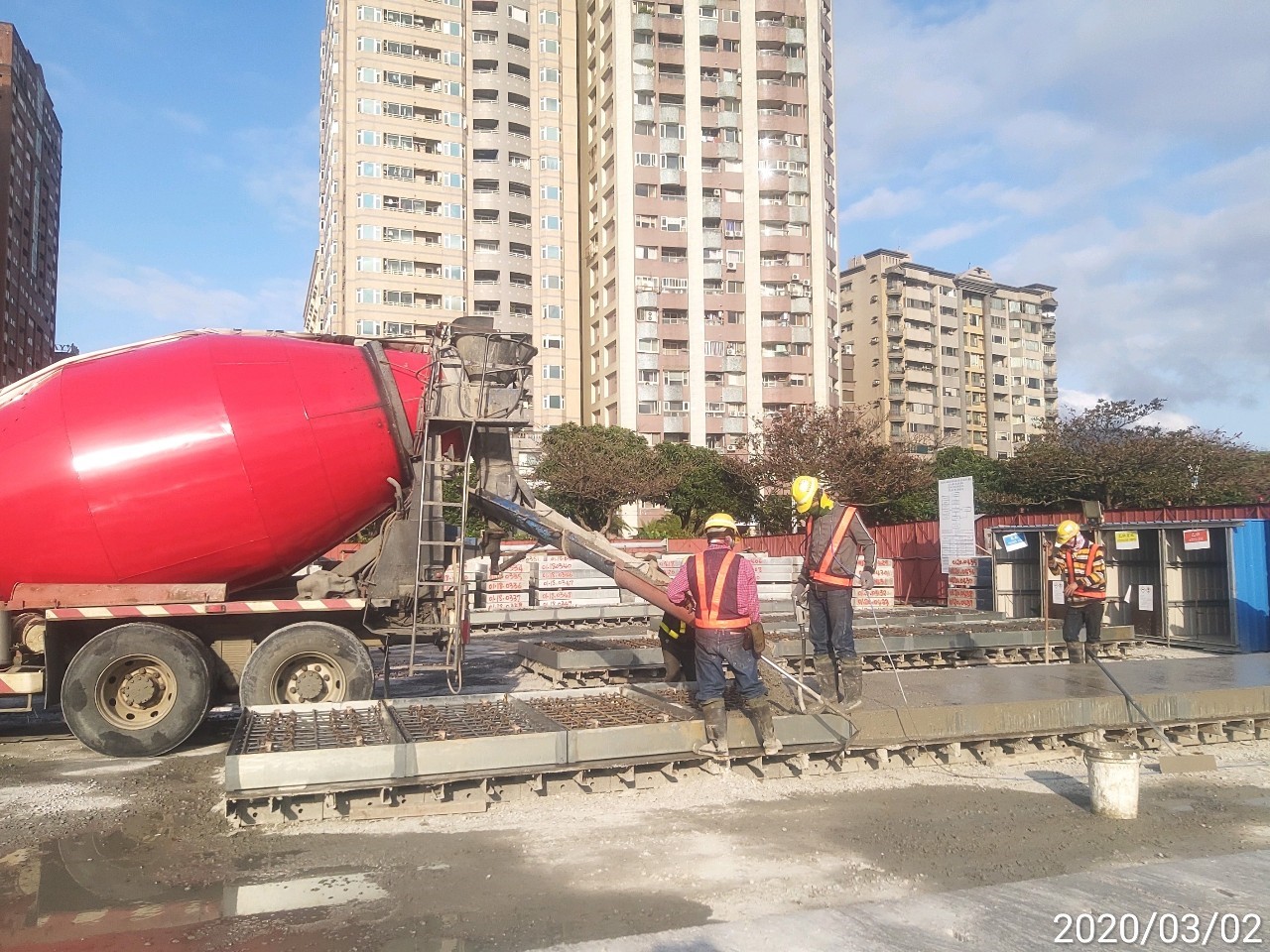 淡水端混凝土複合式覆蓋板混凝土澆置