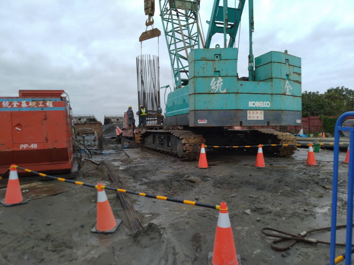 八里端基樁鋼筋籠吊放