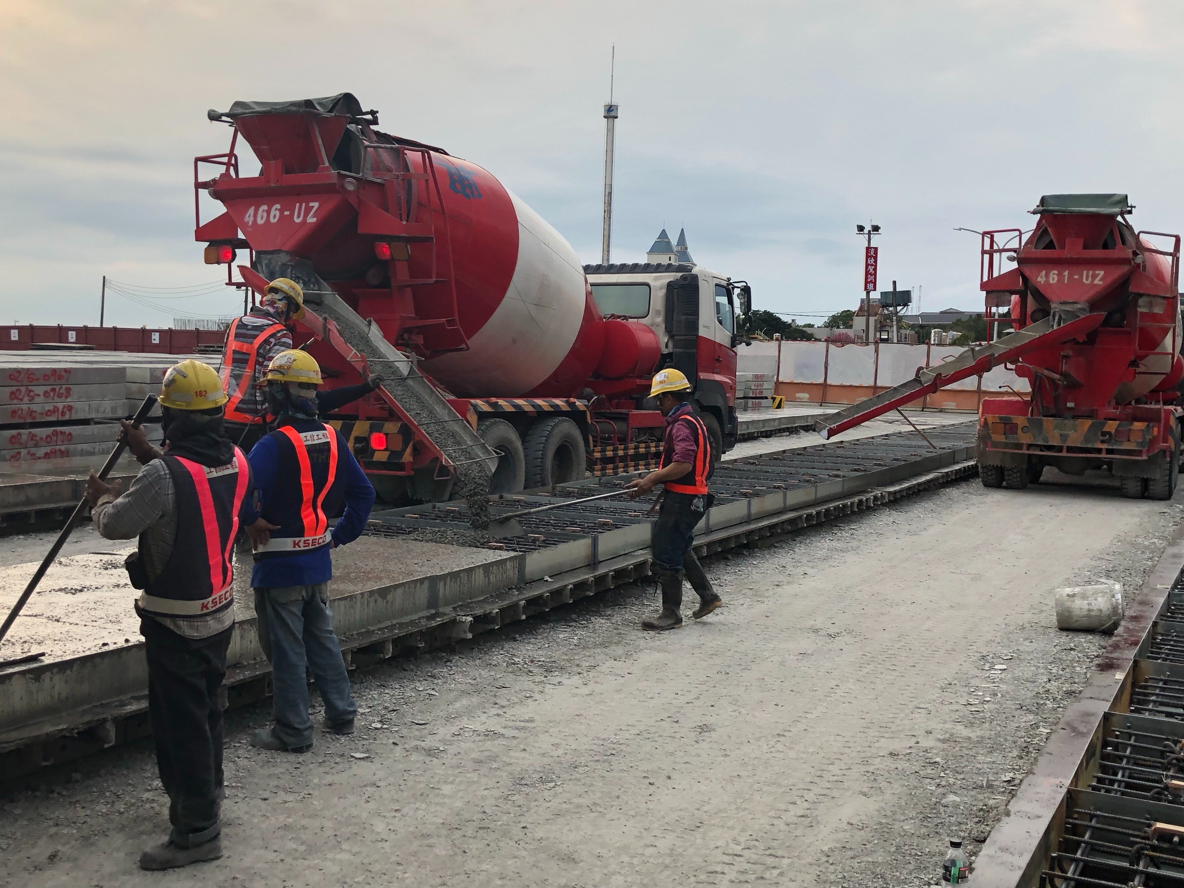 淡水端覆工板RC澆置施工.