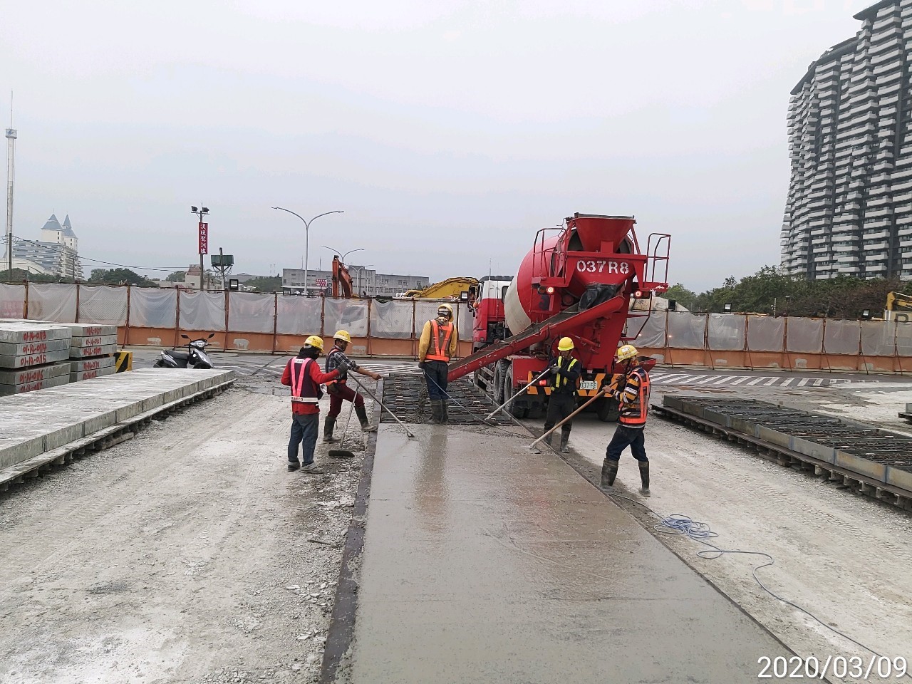 淡水端混凝土複合式覆蓋板混凝土澆置