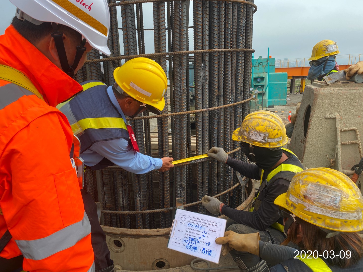 八里端基樁鋼筋籠搭接銲道長度查驗