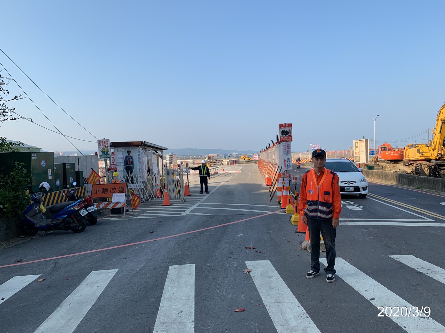 淡水端義交協助指揮交通