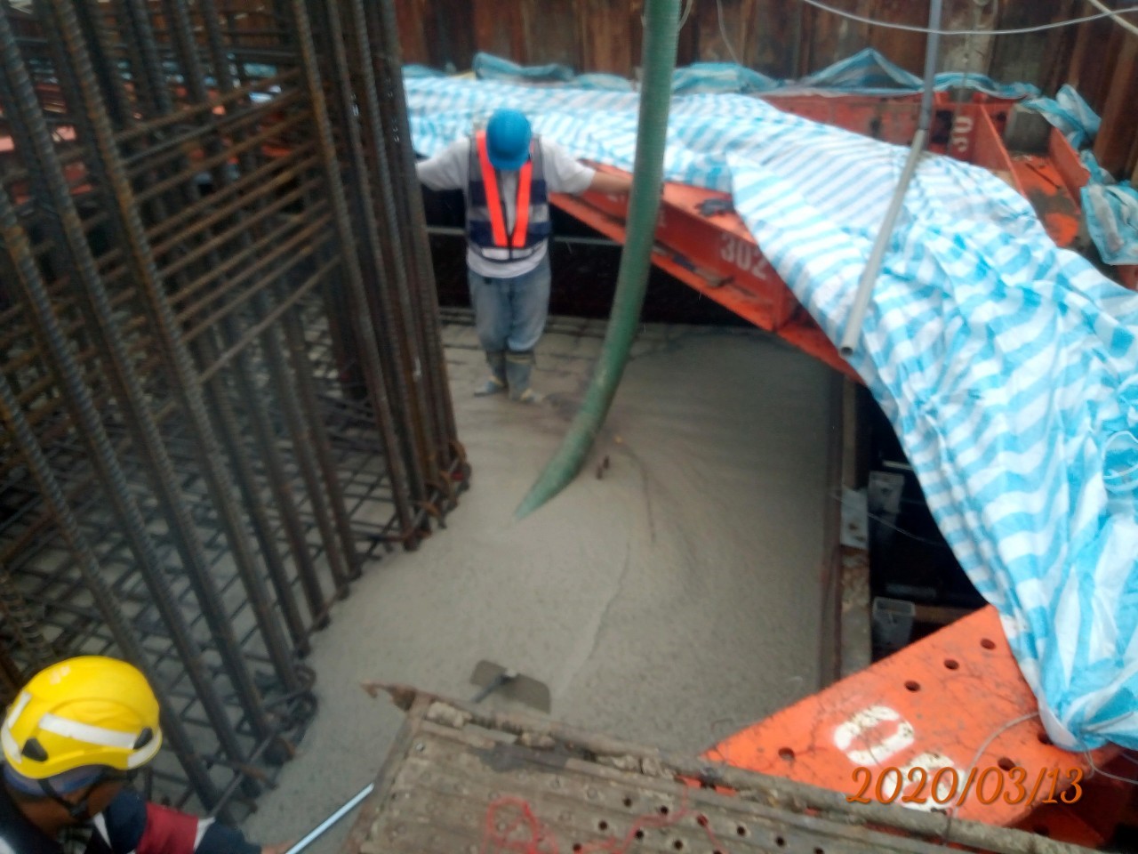 淡水端柱基礎版混凝土澆置