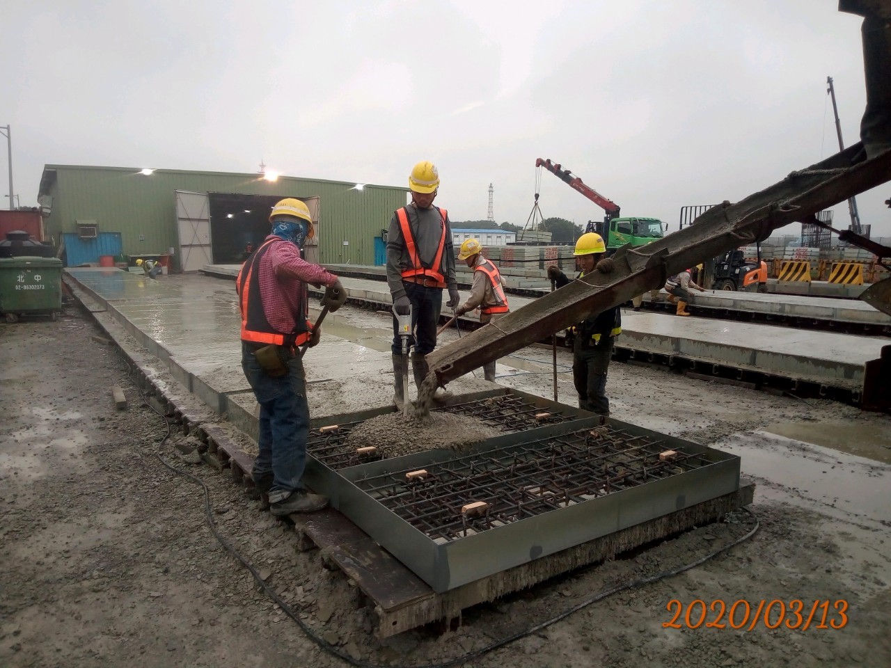淡水端混凝土複合式覆蓋板混凝土澆置