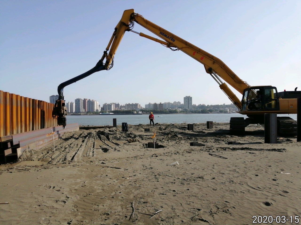 八里端工區施工便道鋼版樁打設