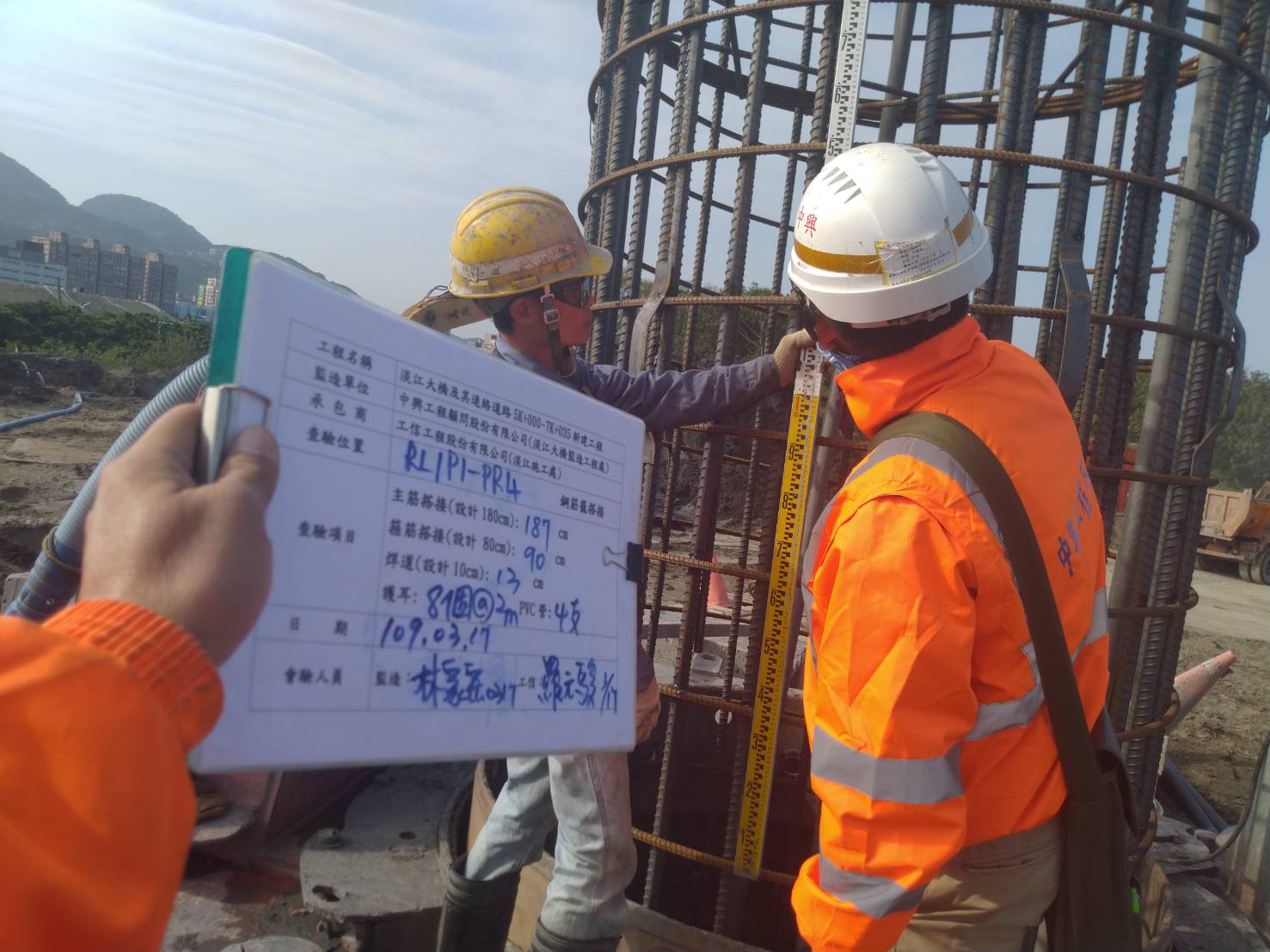 八里端鋼筋籠搭接完成後長度查驗