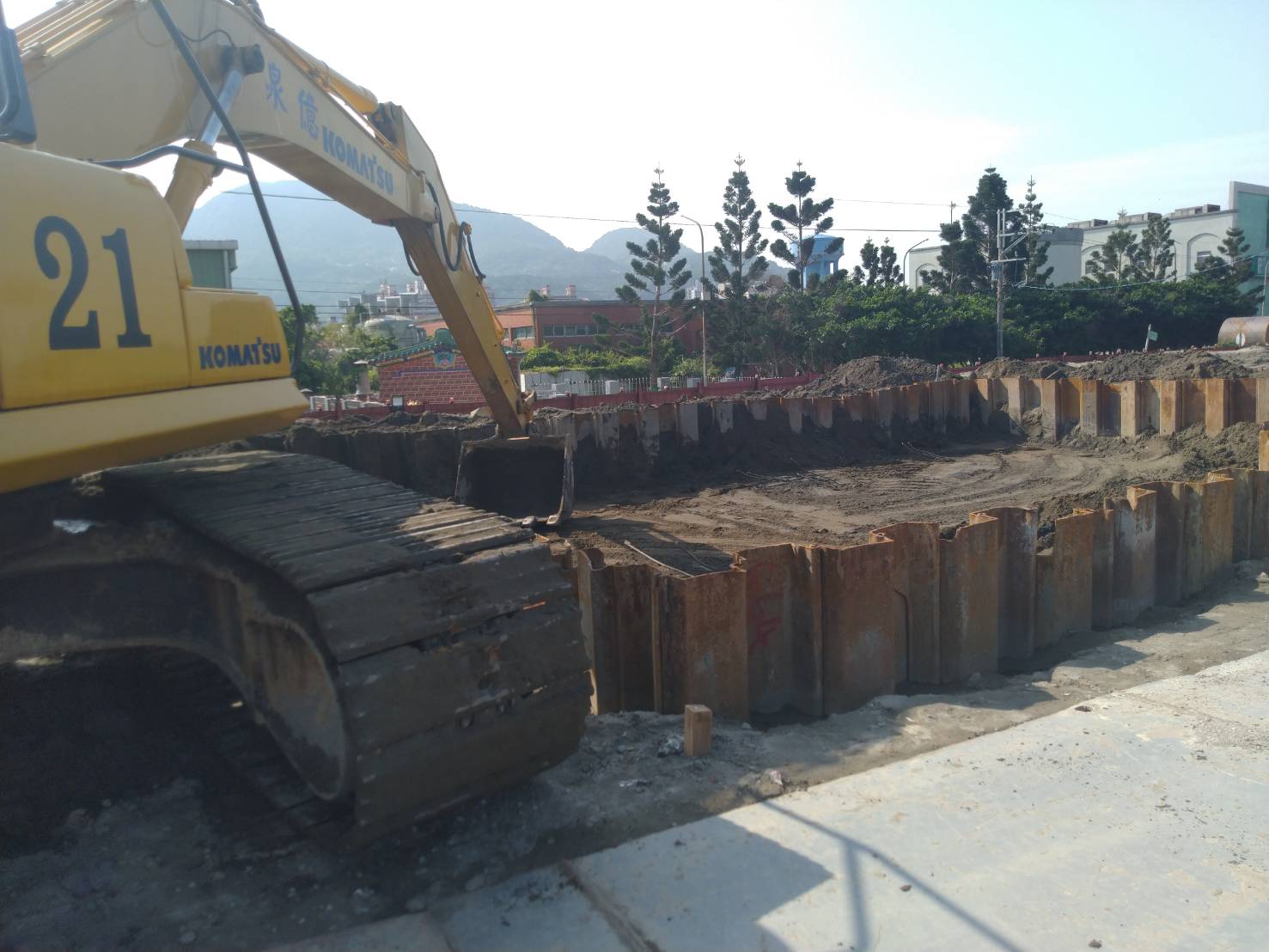 八里端基礎版降開挖