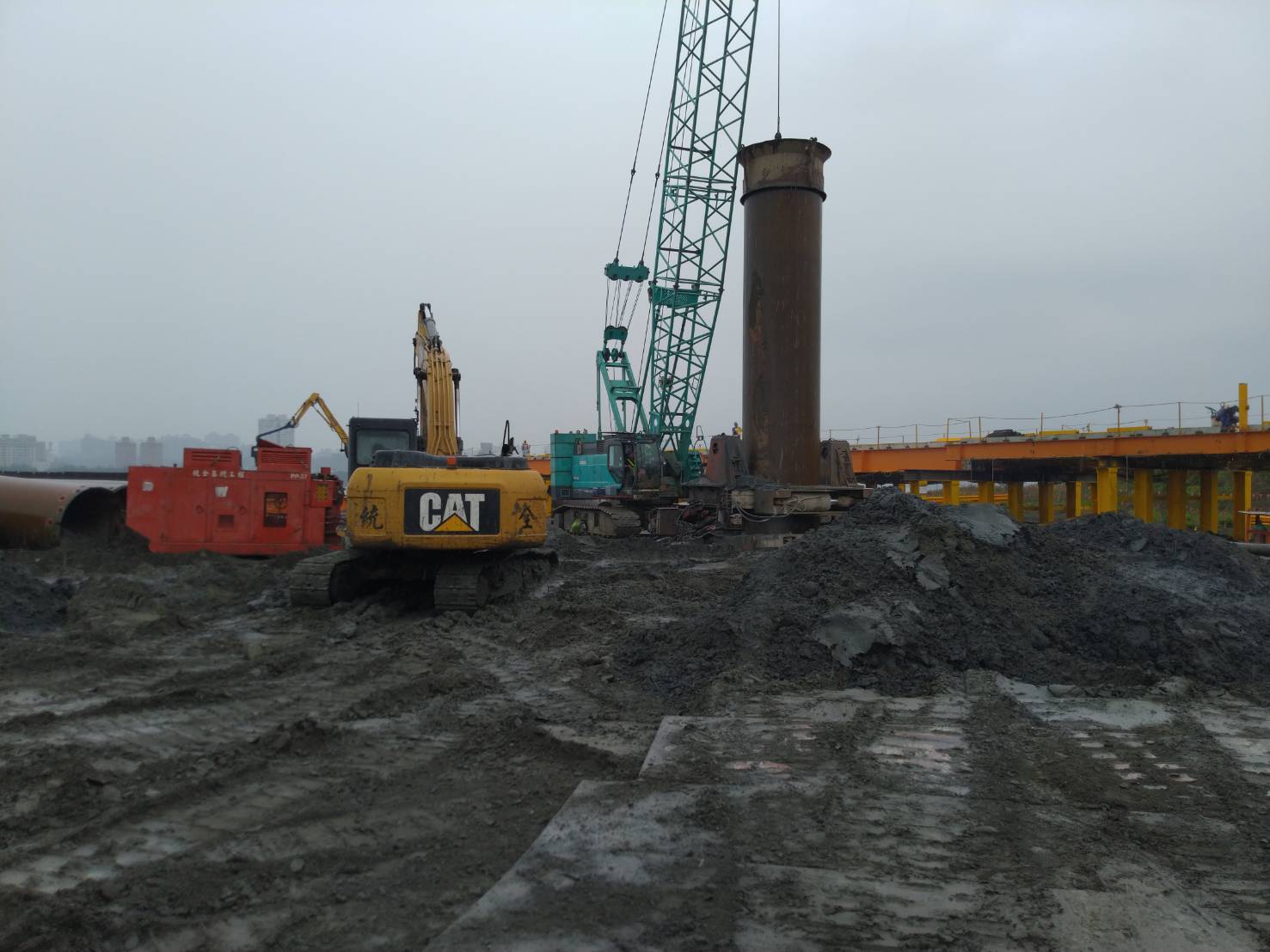 八里端基樁挖掘