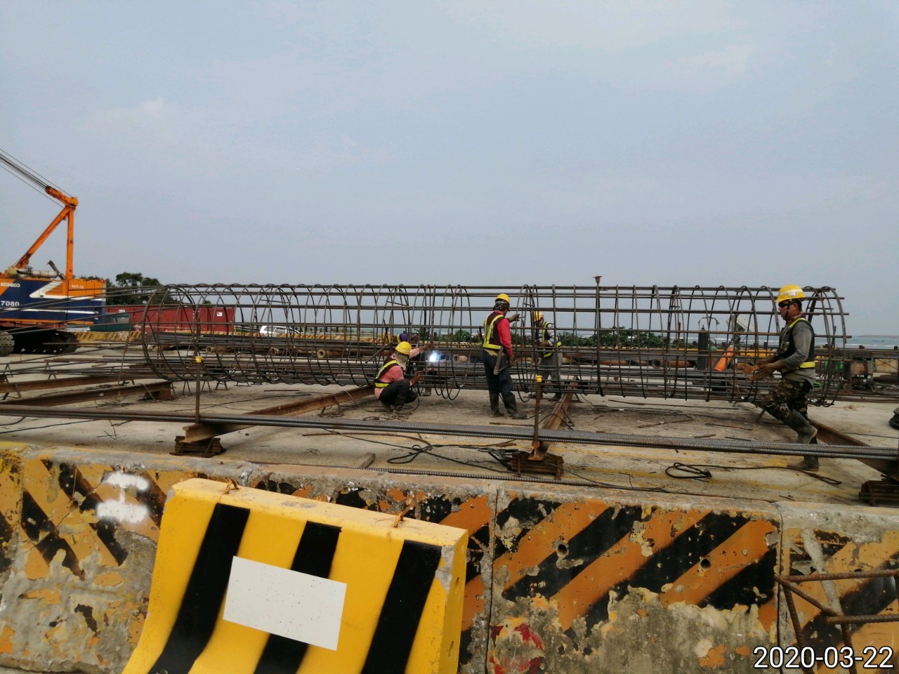 八里端基樁鋼筋籠組立施工.