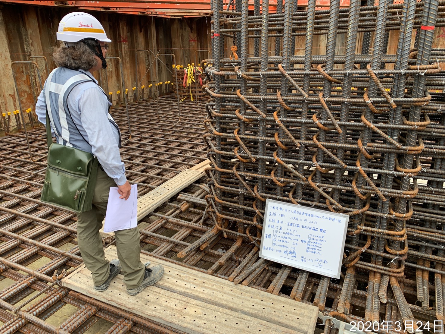 淡水端基礎版及墩柱之鋼筋綁紮