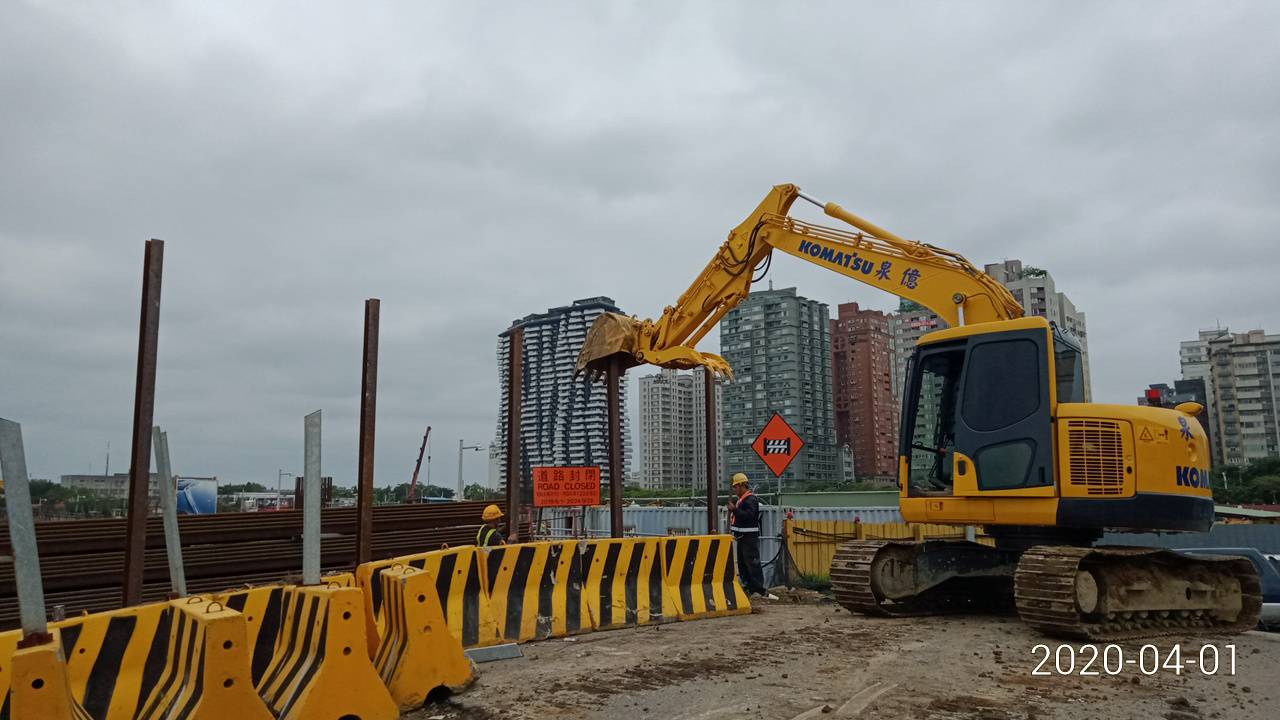 溩水端越堤段施圍籬柱打設