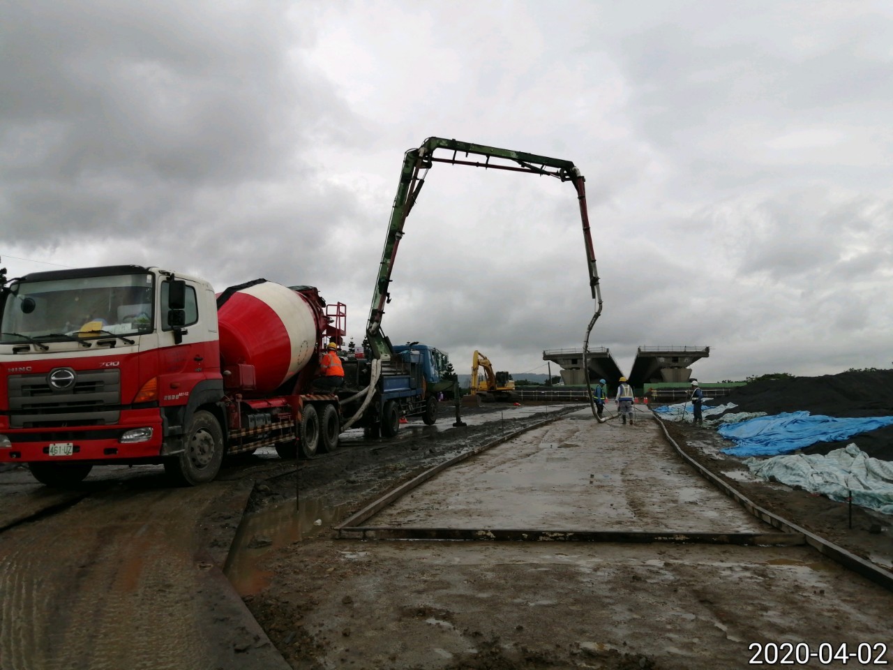 八里端施工便道地坪混凝土澆置