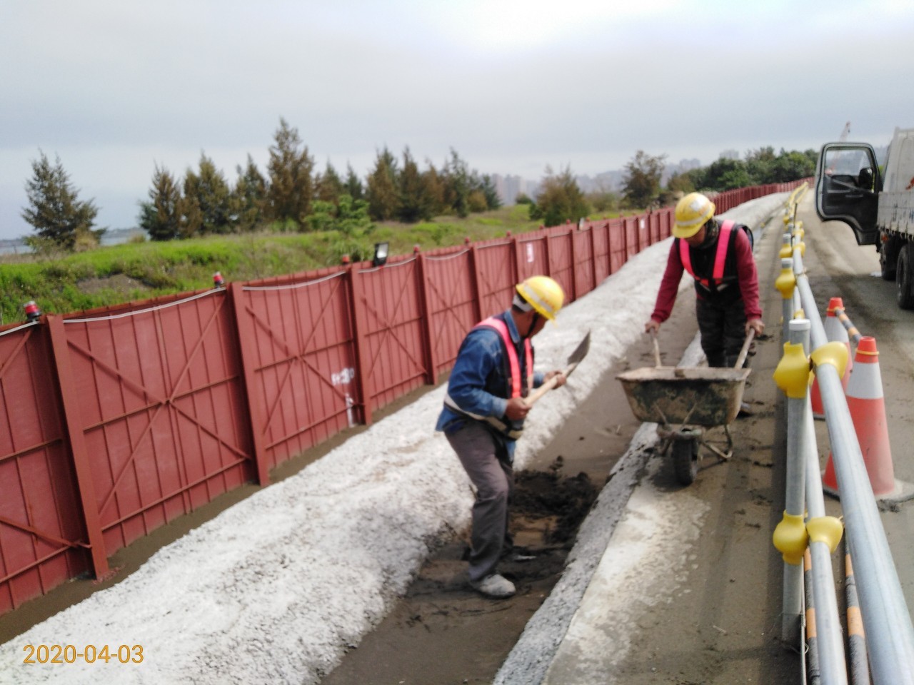 八里端逕水溝不定時清理