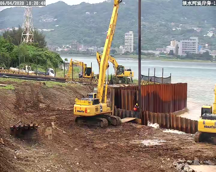 淡水端導水圍堰鋼板樁打設