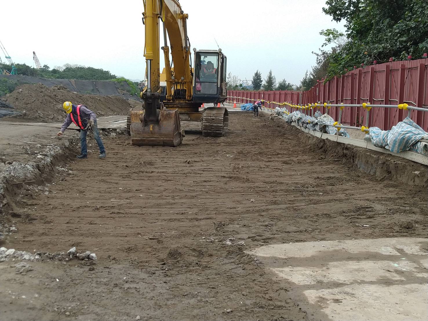 八里端施工便道地坪整地