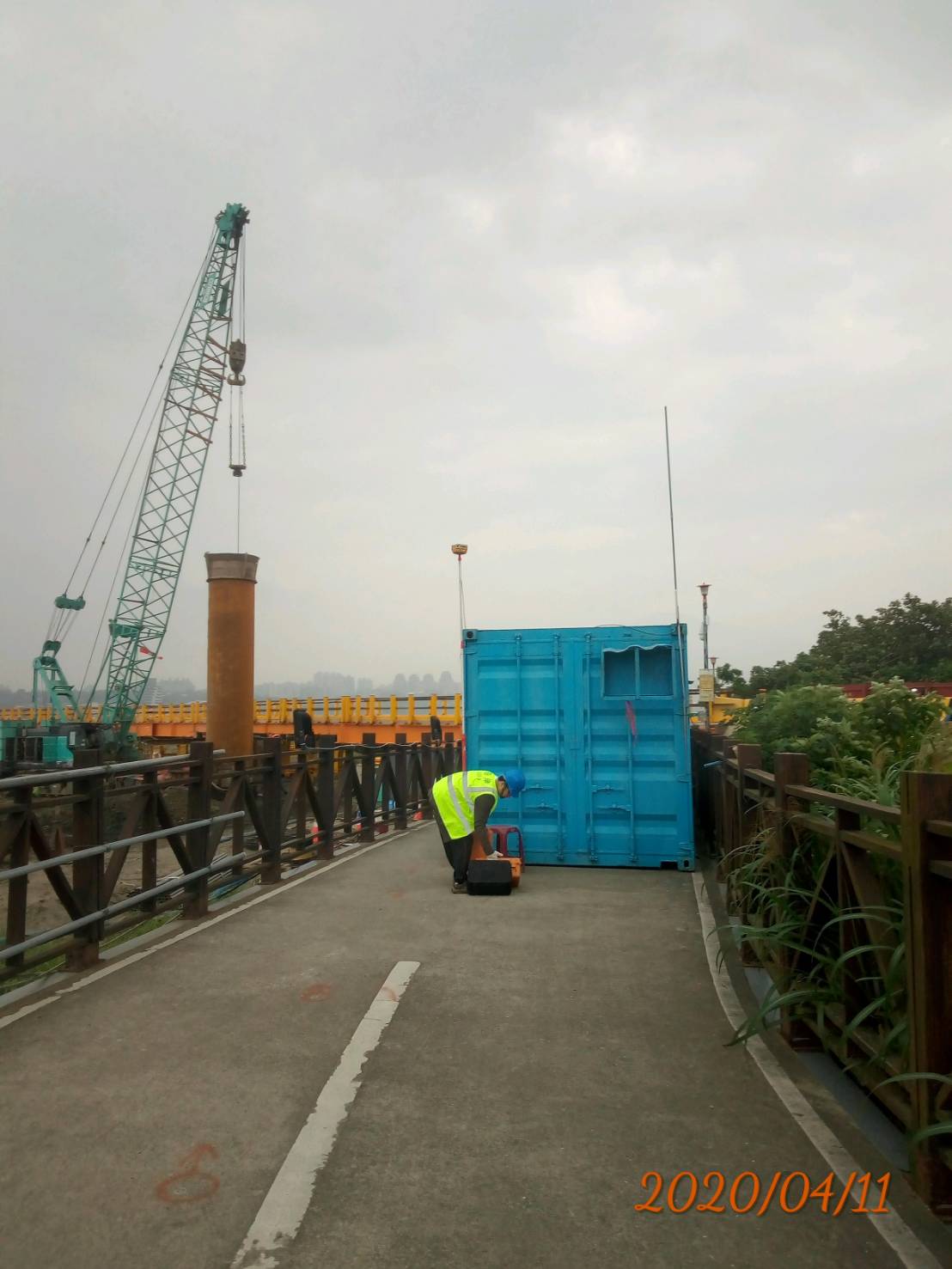 八里端河中平台船作業用之GPS基地台架設.