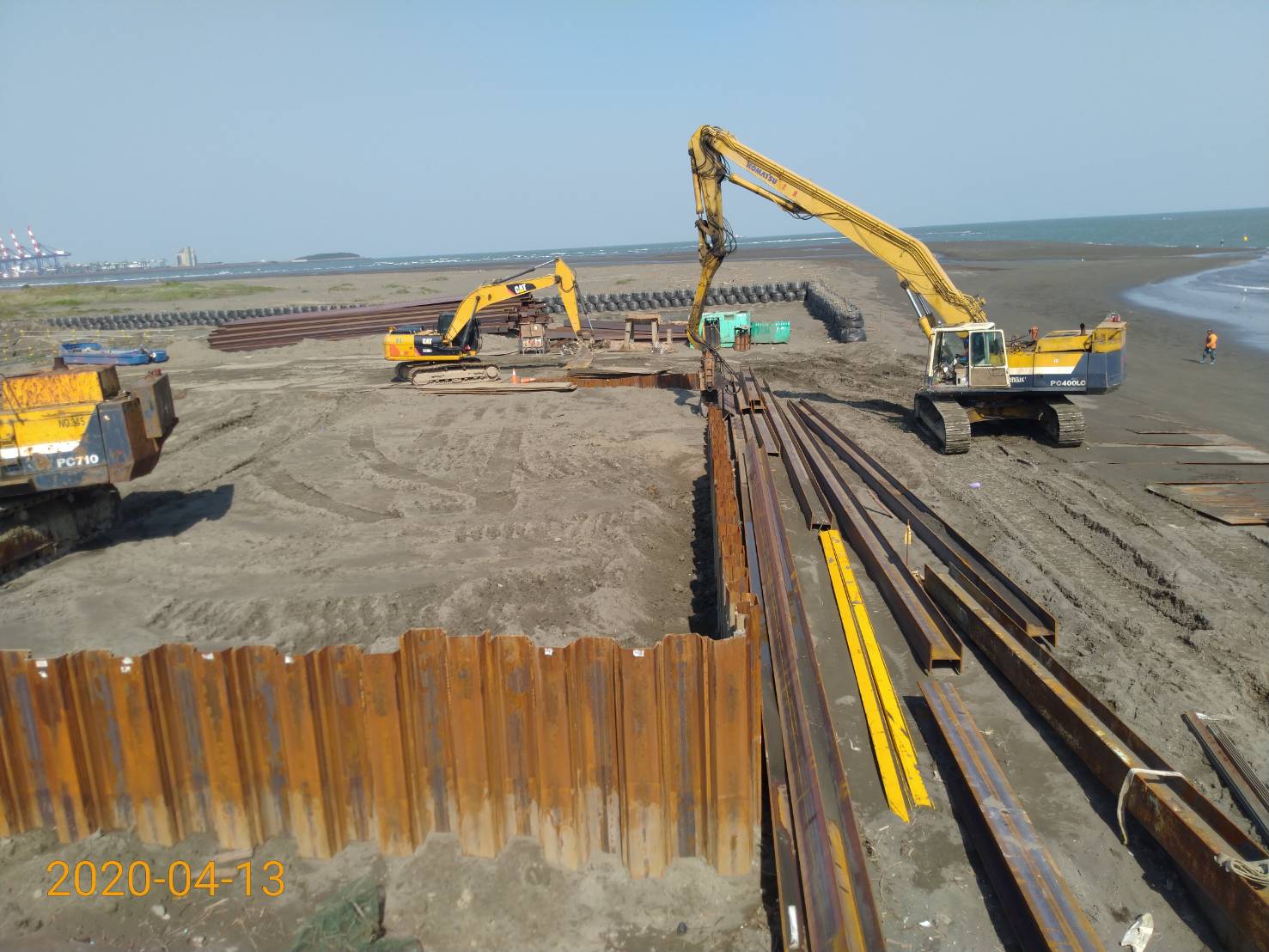 八里端墩柱編號 P100鋼板樁打設.
