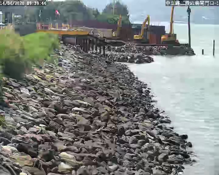 淡水端大圍堰鋼板樁打設