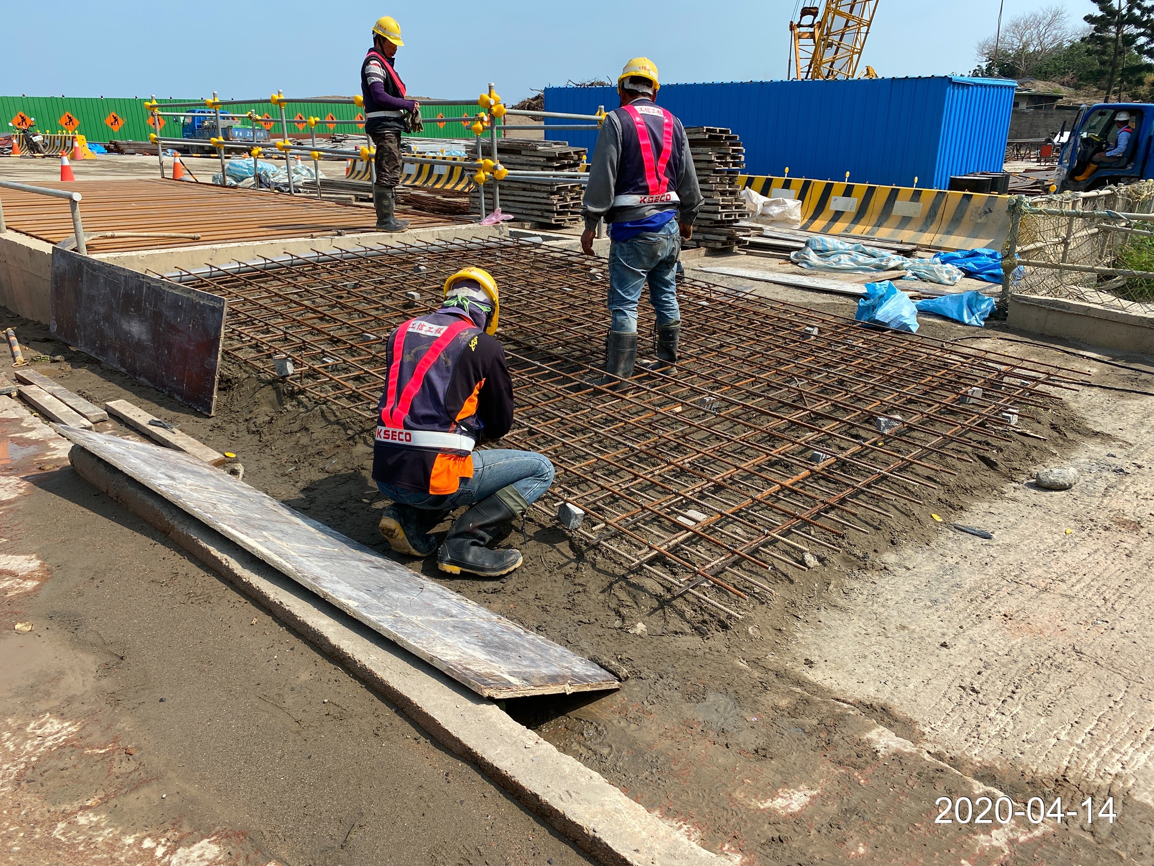八里端洗車台地坪舖面鋼筋綁紮