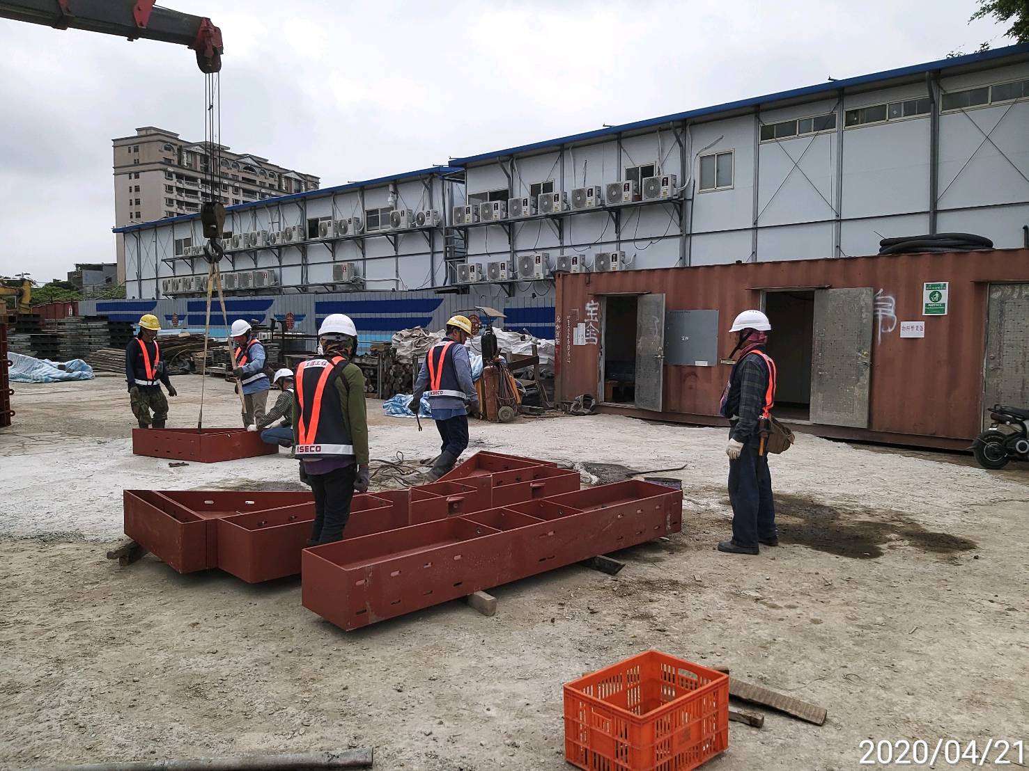 淡水端基礎版墩柱鋼模地面組裝