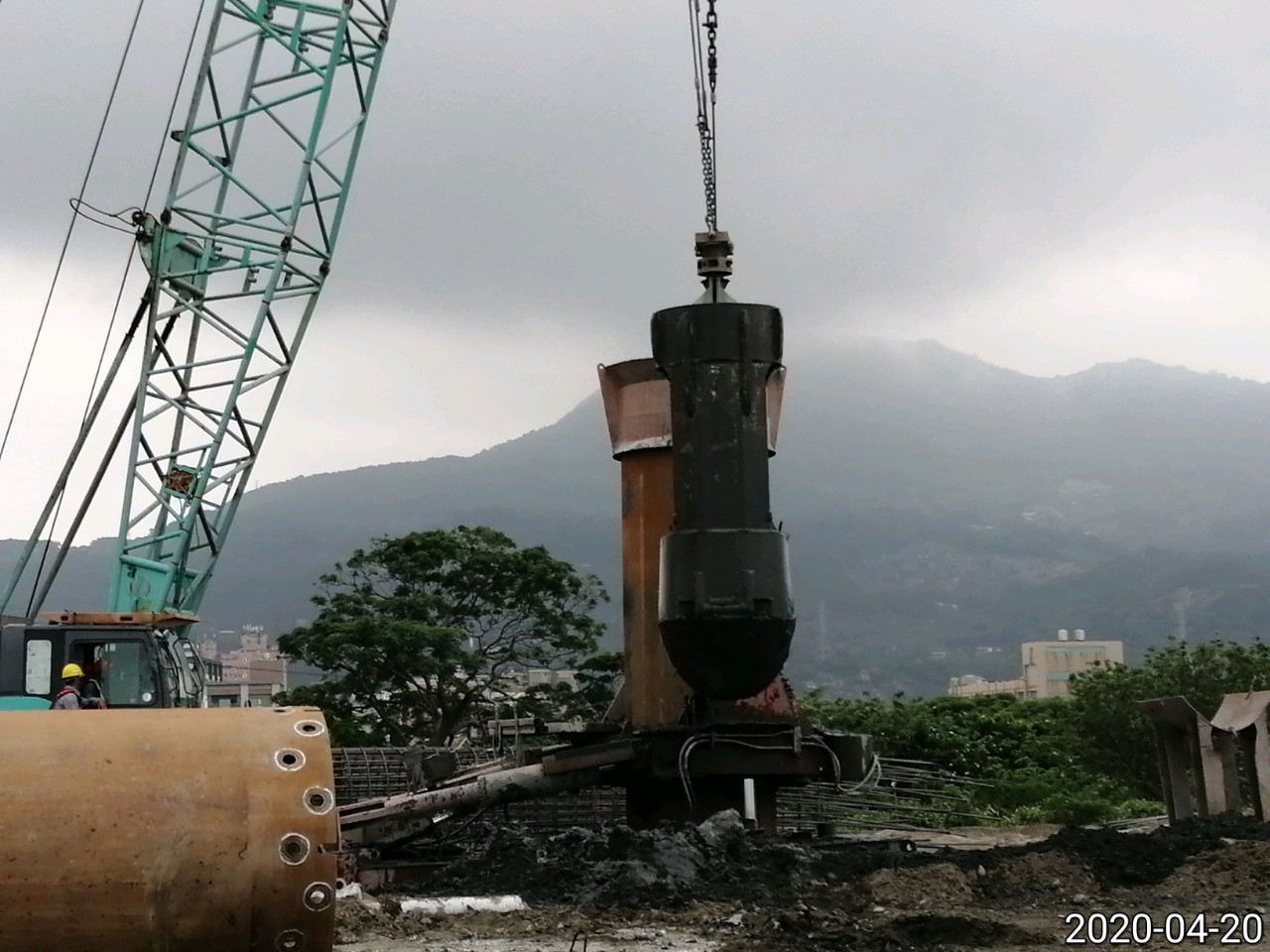 八里端基樁挖掘作業