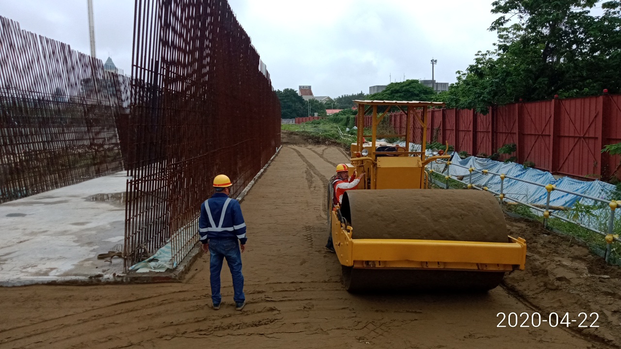 淡水端擋土牆側邊回填壓實
