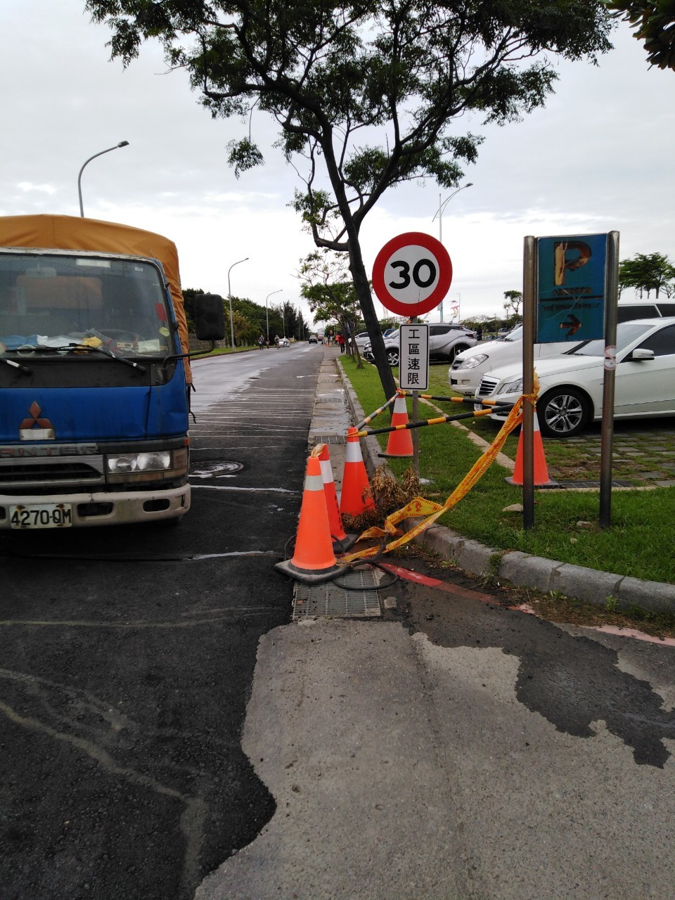 八里端文化公園車速限制標誌牌安裝.