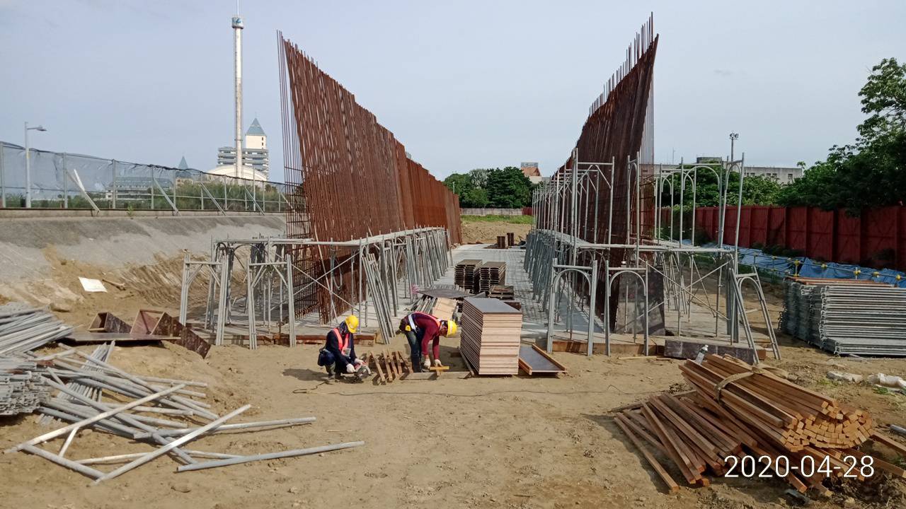 淡水端擋土牆身施工架組立