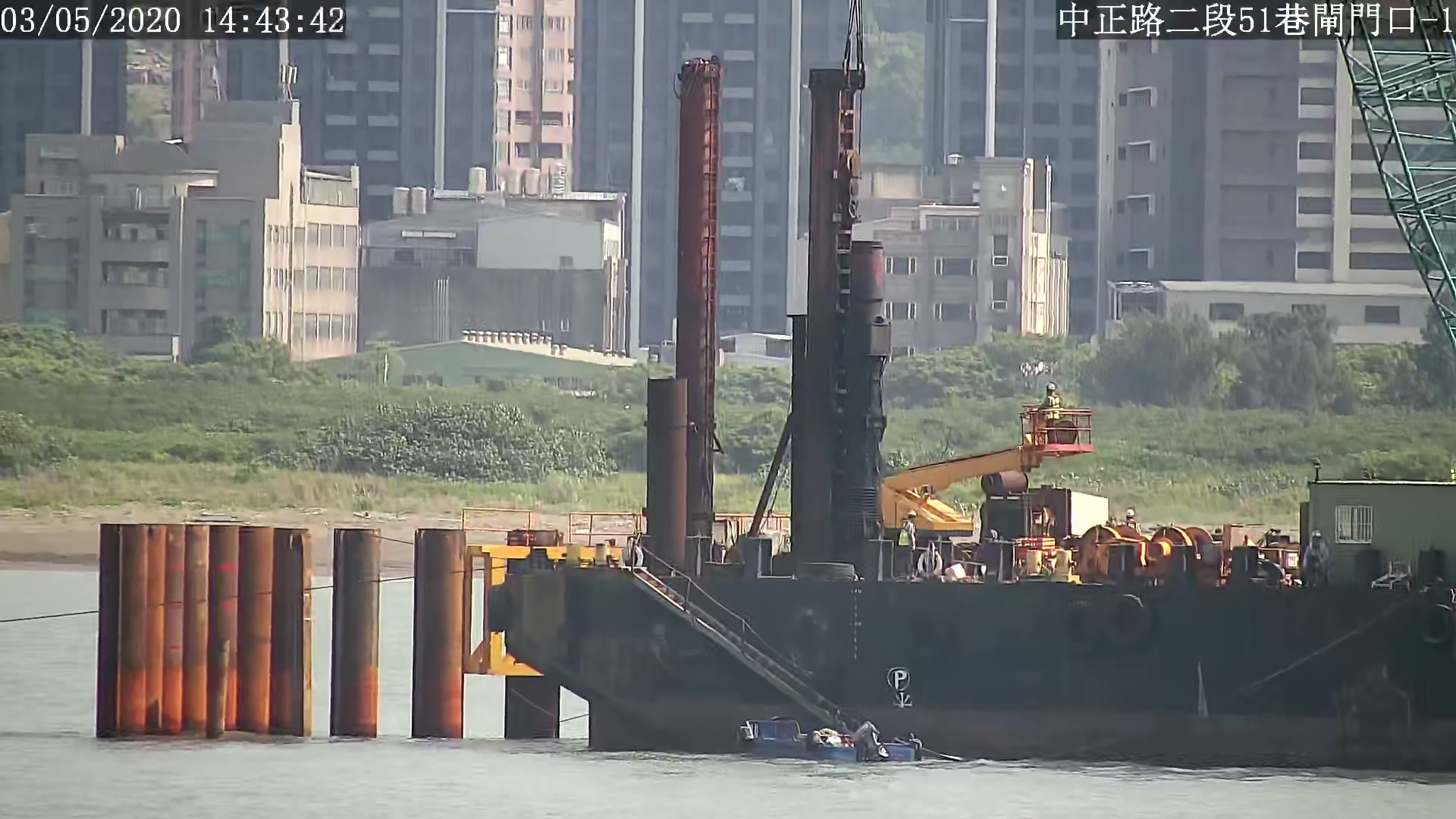 河中段鋼管樁套管打設