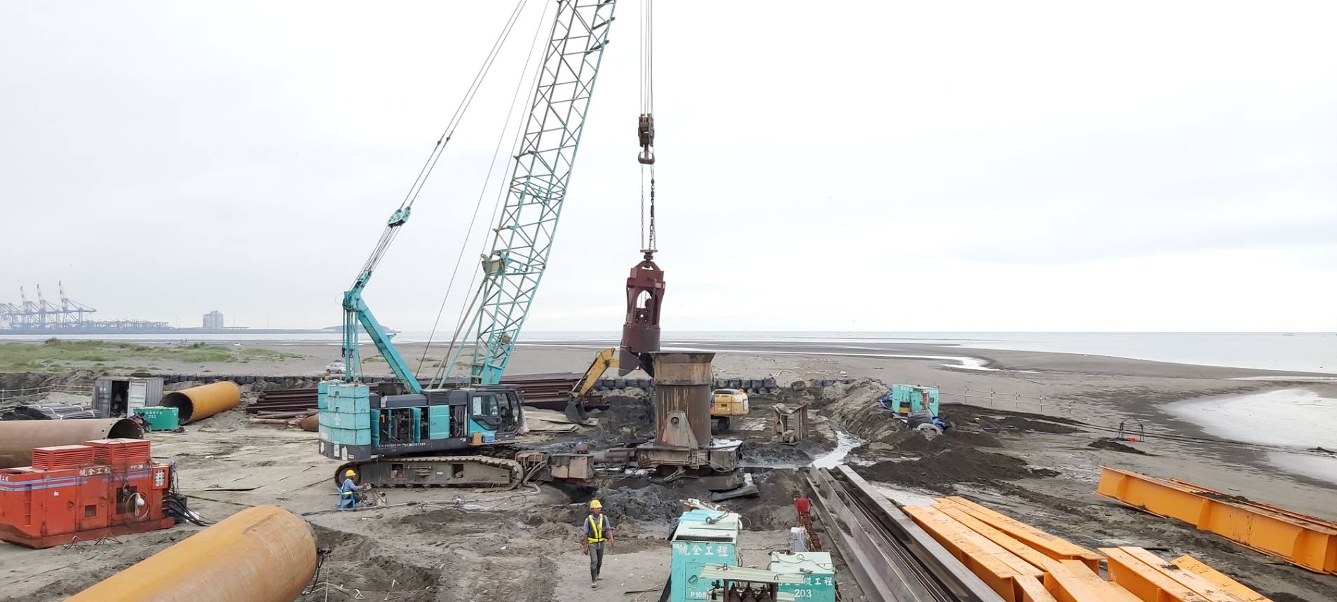 八里端基樁進行挖掘