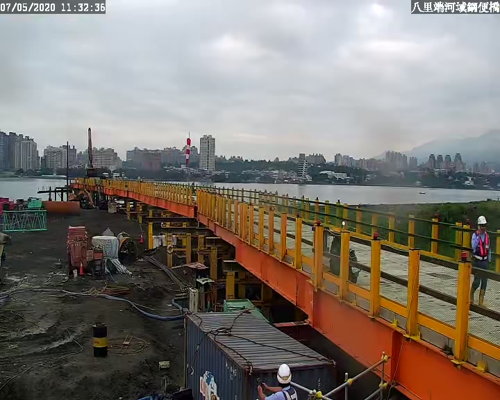 八里端鋼便橋型鋼柱打設