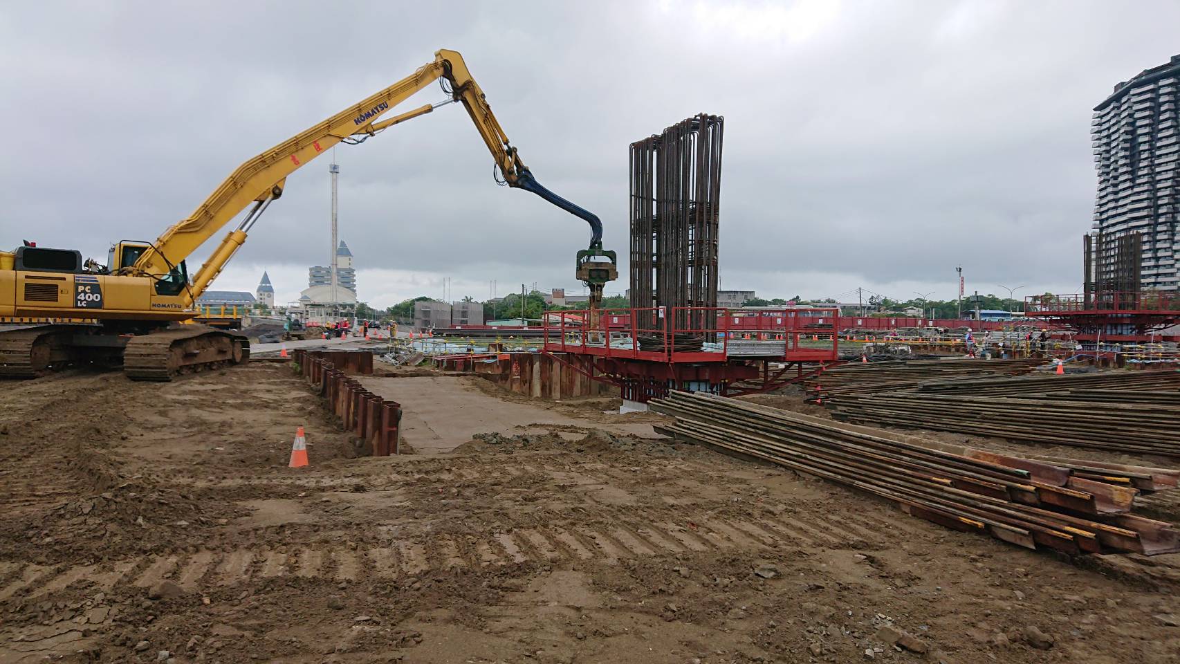 淡水端基礎鋼板樁拆除