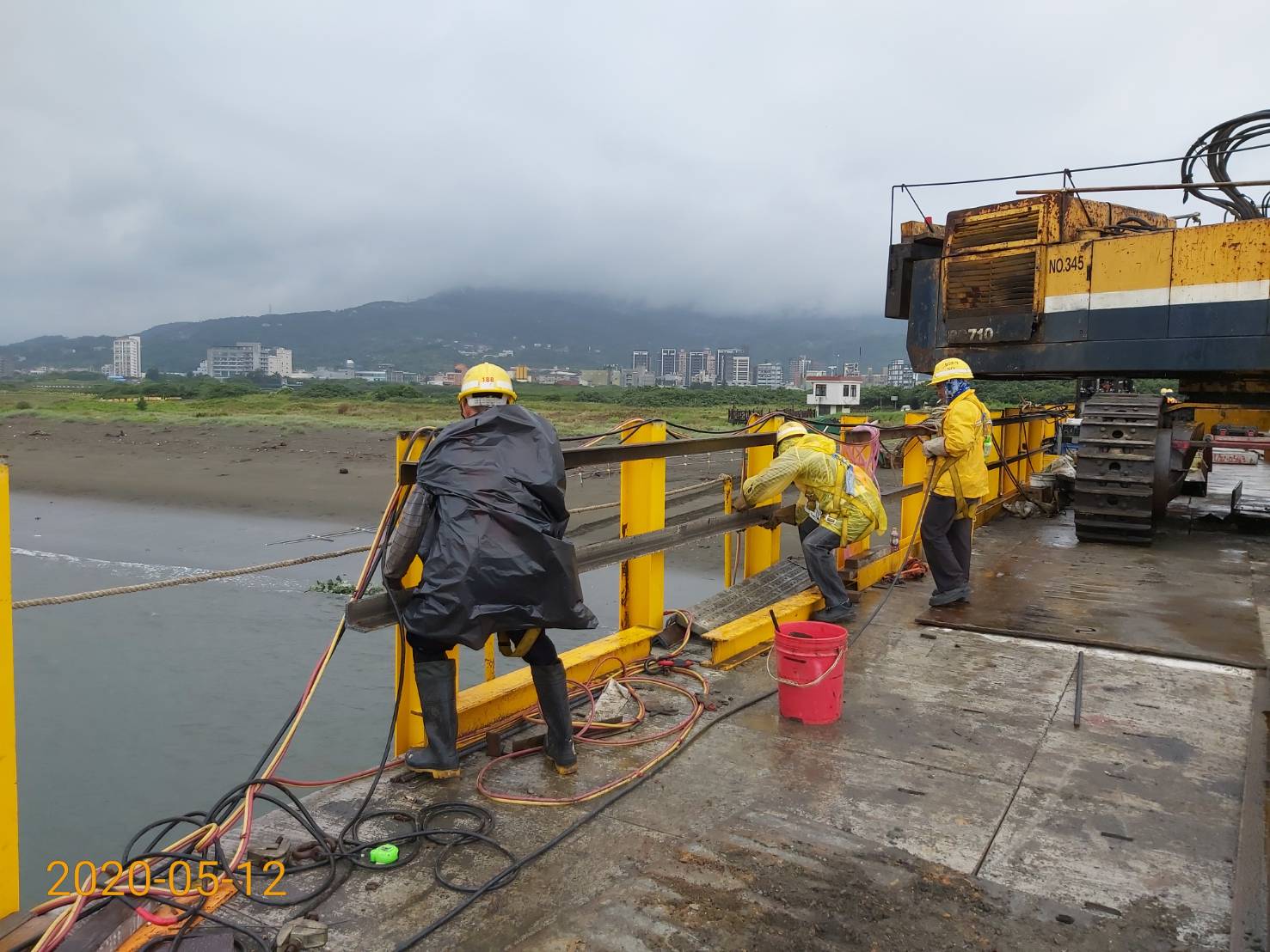 八里鋼便橋護欄施作