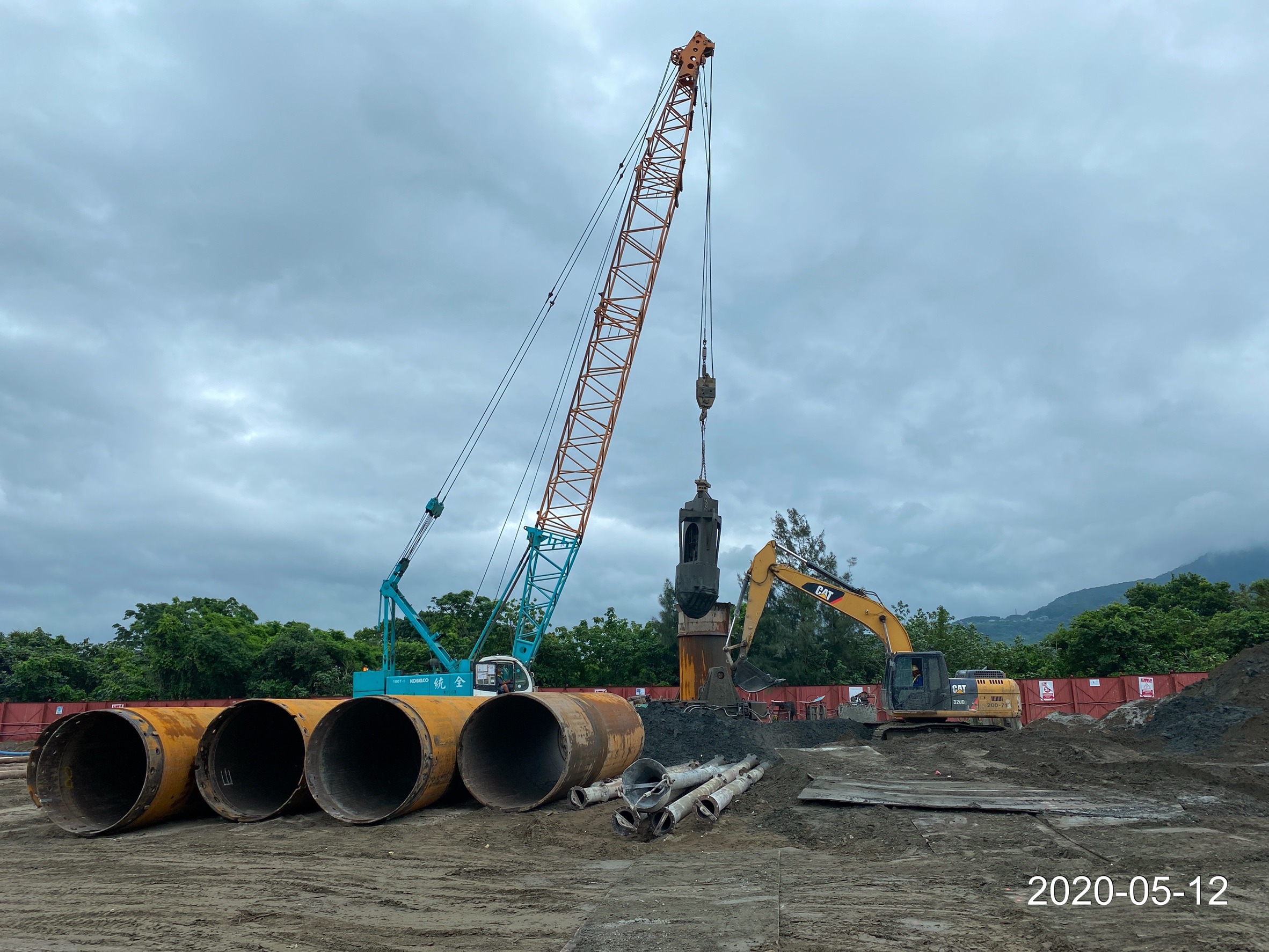 八里端基樁挖掘作業