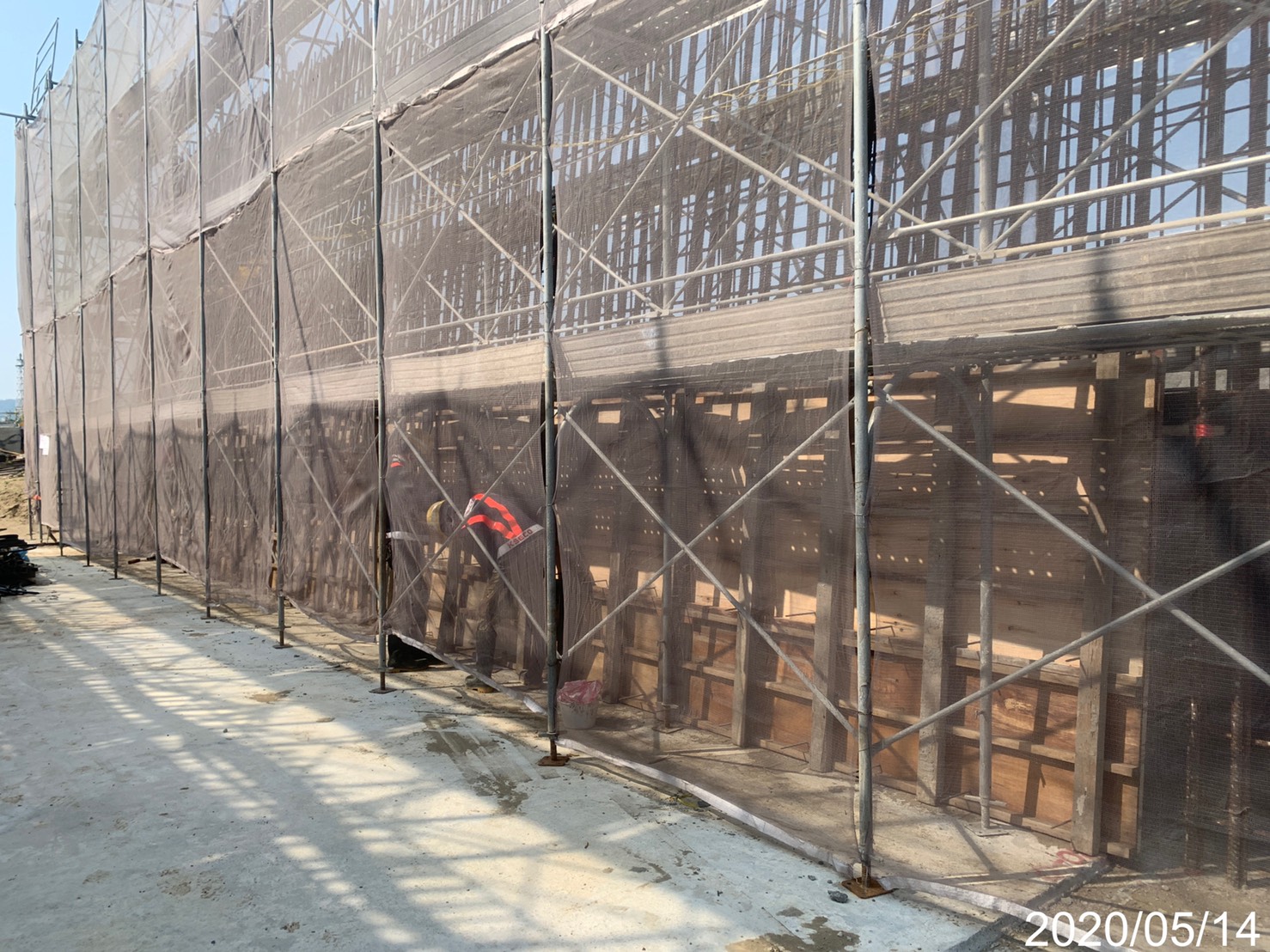 淡水端擋土牆RL2-L8擋土牆第一昇層模板組立