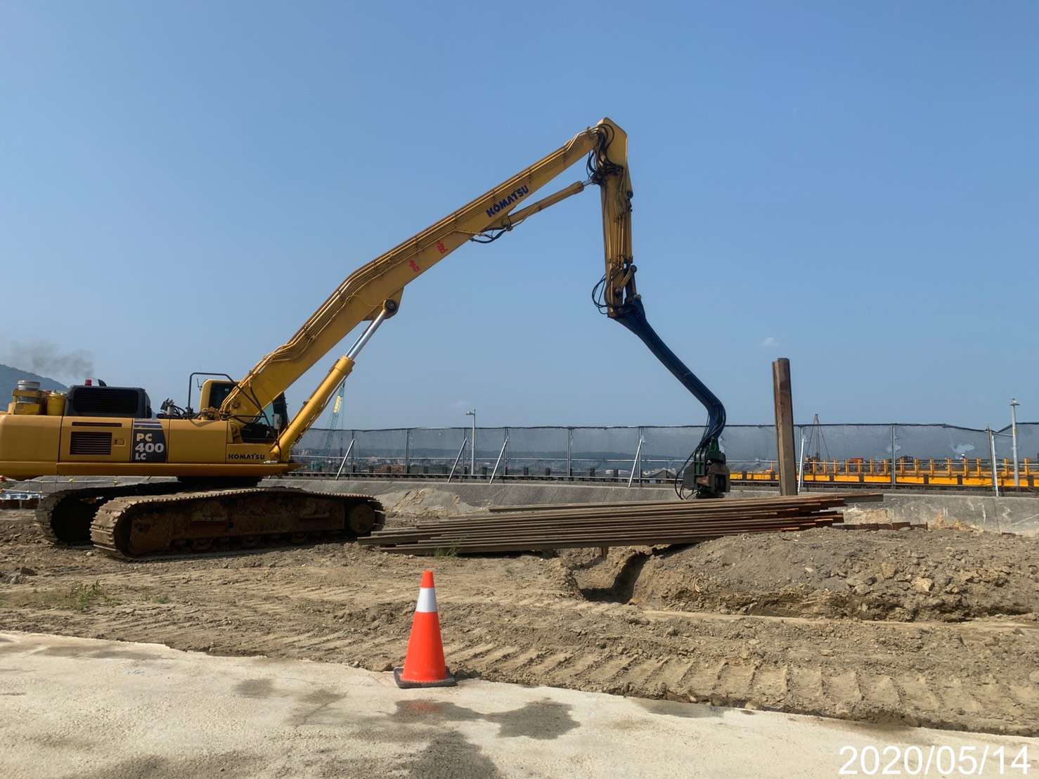 淡水端基礎P20S橋墩鋼板樁打設