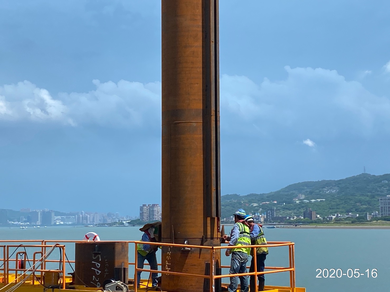 河中段鋼管板樁打設施工.